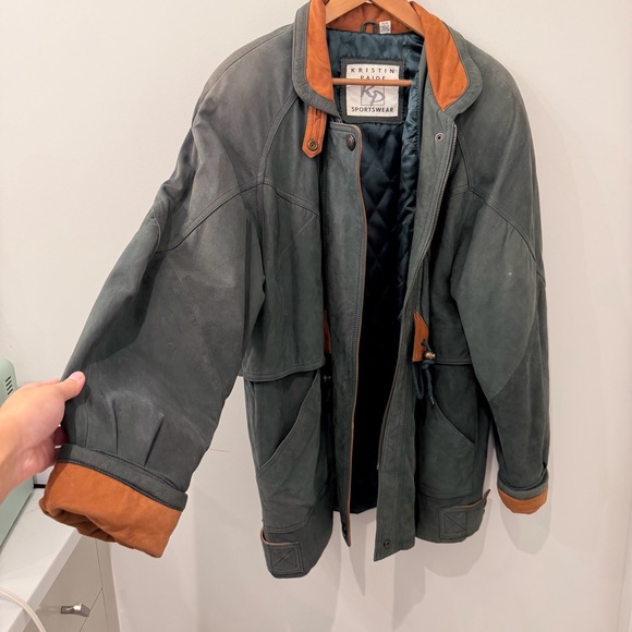 Vintage Women’s 100% Leather Jacket Oversized 90s Coat - Picture 5 of 10